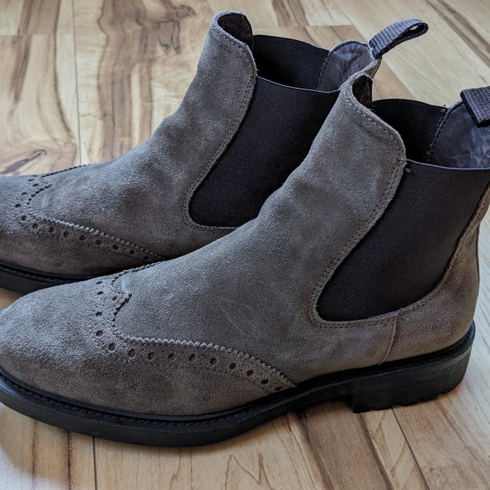 Made in Italy, suede Chelsea boots, size 37, size 7 in gray, light charcoal